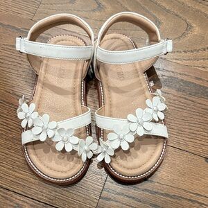 Girls White Floral Kids Sandals
